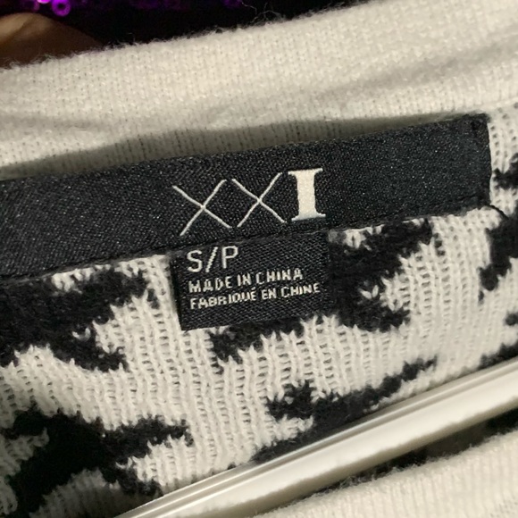 Houndstooth Sweater Tee - Picture 3 of 7